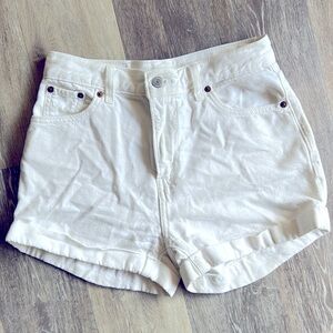 Levi white mom short